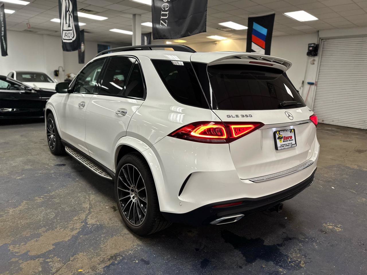 Used 2022 Mercedes-Benz GLE 350 4MATIC w/ Premium Package image 9
