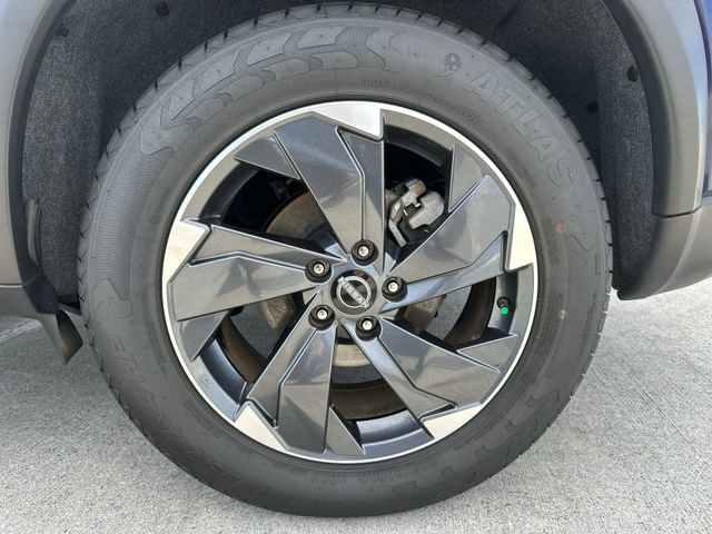 Used 2024 Nissan Rogue SV FWD image 11