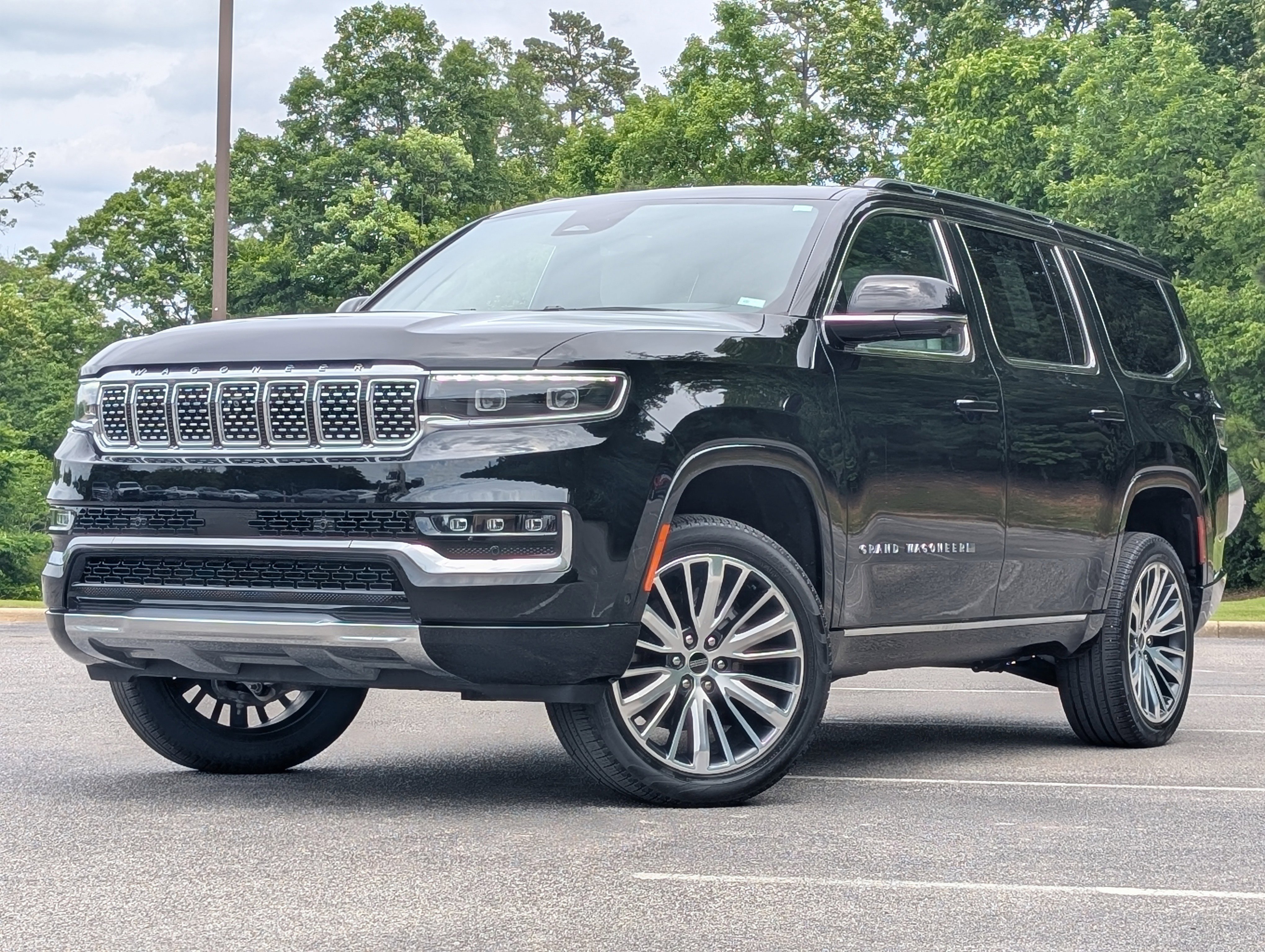Used 2025 Jeep Grand Wagoneer 4WD image 4