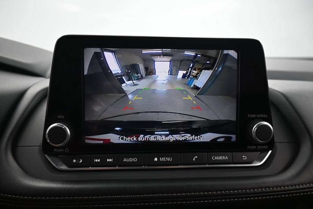Used 2024 Nissan Rogue S AWD/4WD image 15
