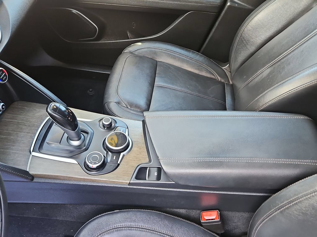Used 2018 Alfa Romeo Stelvio Ti AWD/4WD image 25