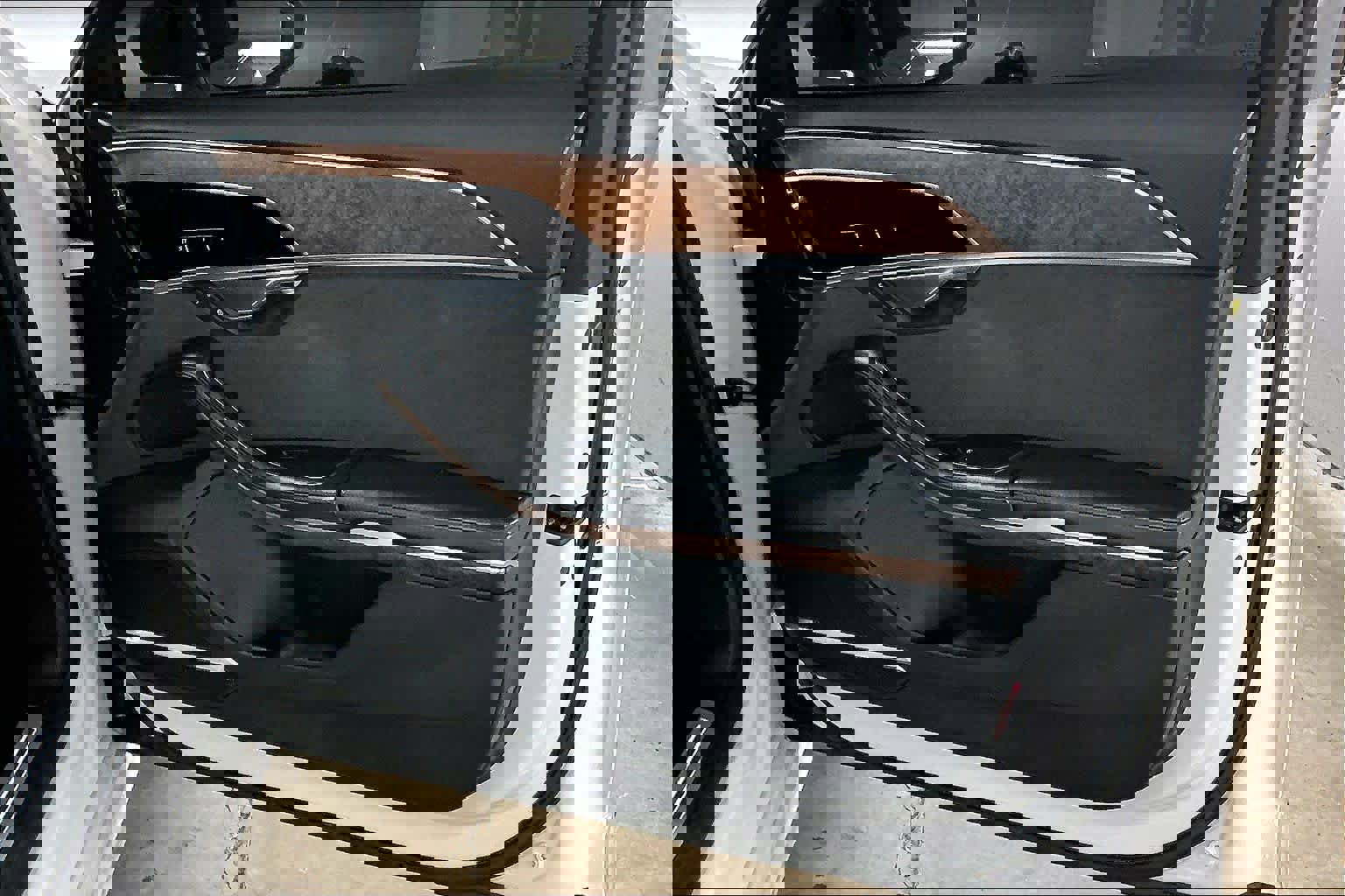 Used 2021 Audi A8 L 3.0T w/ Executive Plus Package image 26