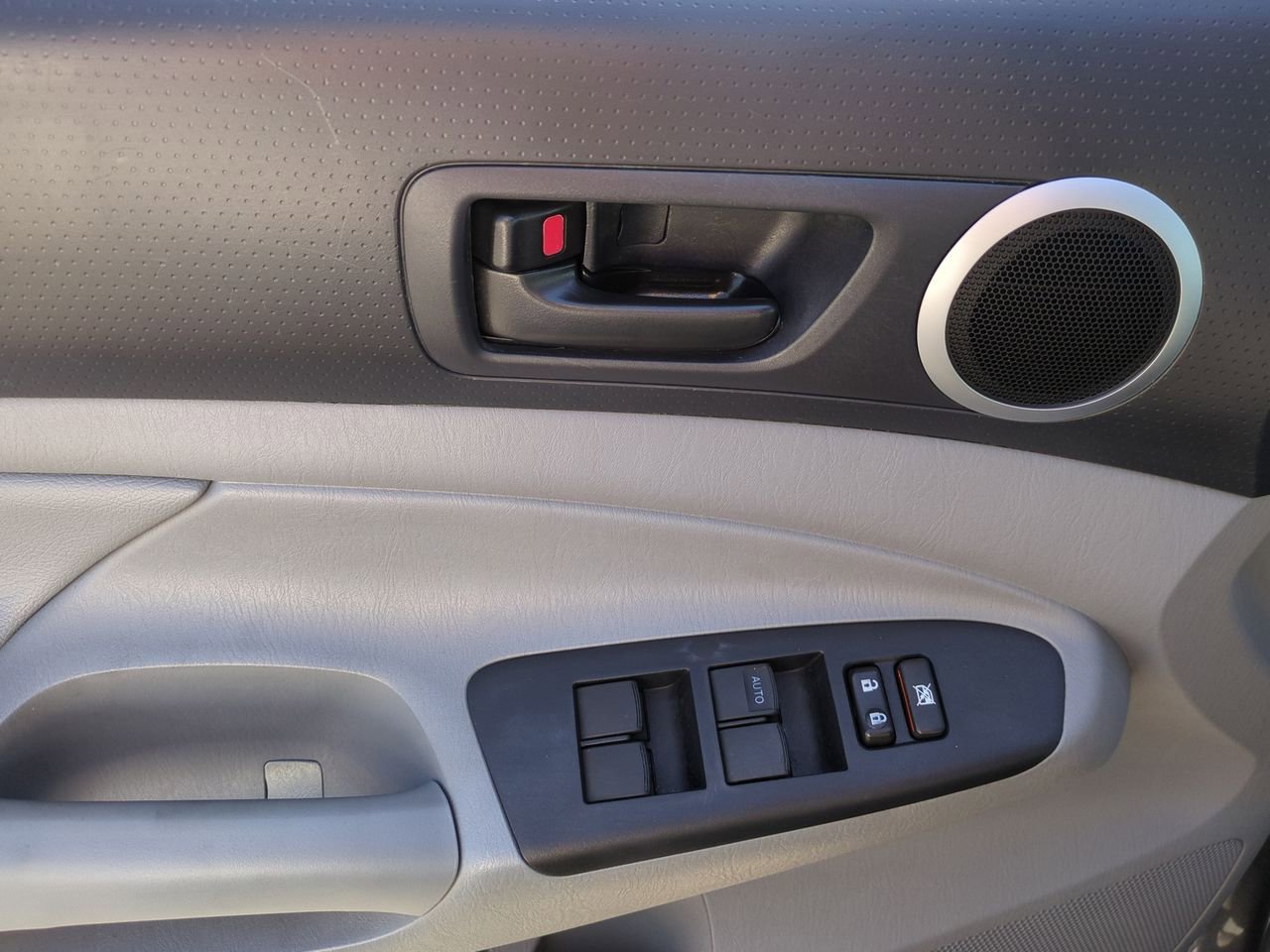 Used 2014 Toyota Tacoma PreRunner image 15