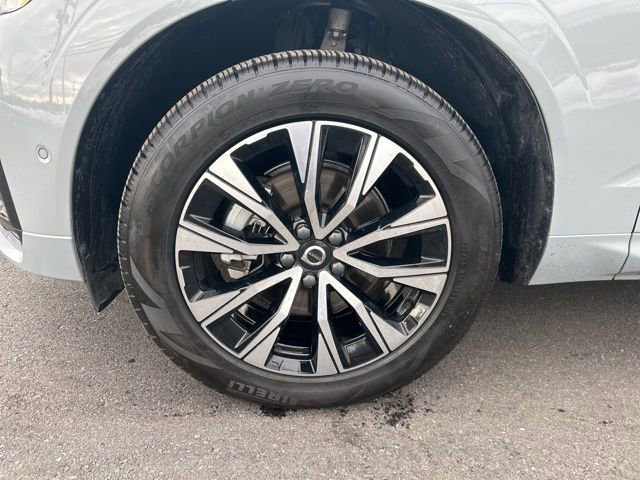 Certified 2025 Volvo XC60 B5 Plus image 9