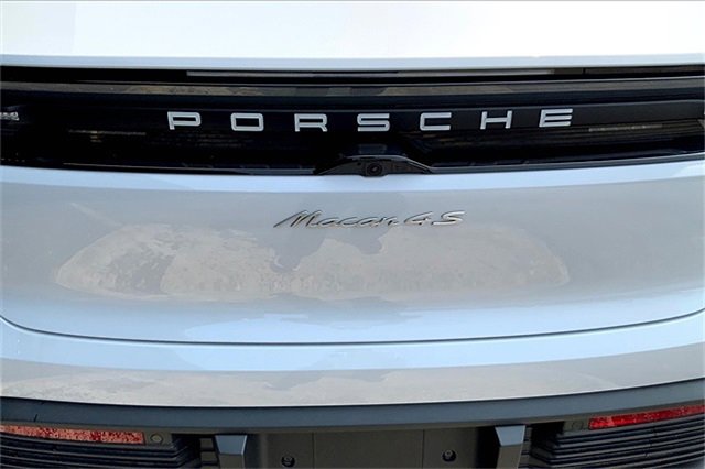 New 2025 Porsche Macan 4S Electric image 38