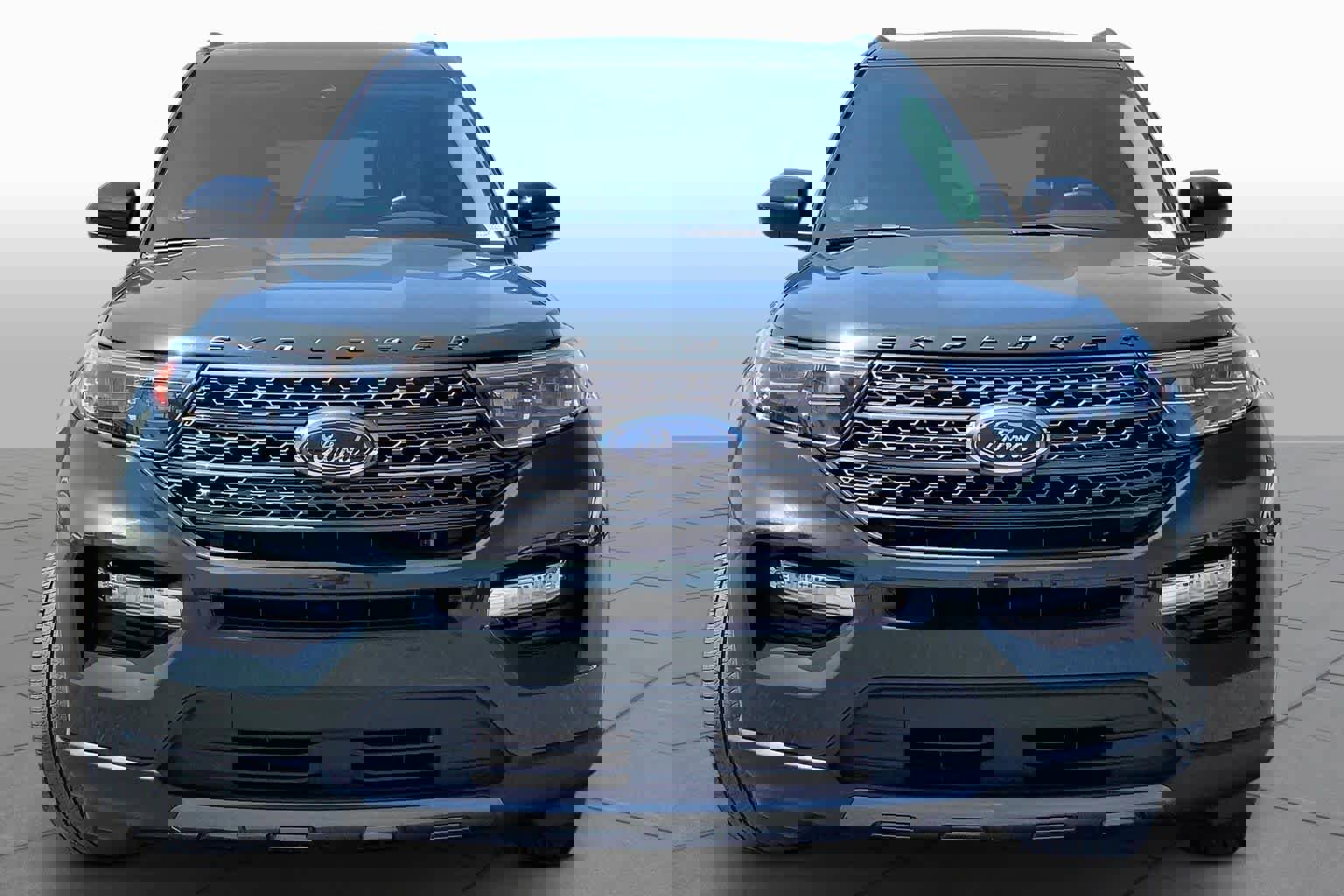 Certified 2022 Ford Explorer XLT w/ Equipment Group 202A image 4