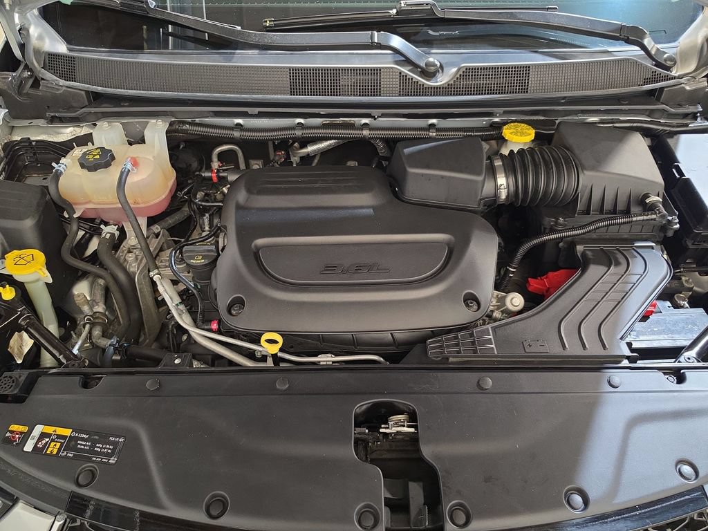 Used 2023 Chrysler Pacifica Touring-L FWD image 17