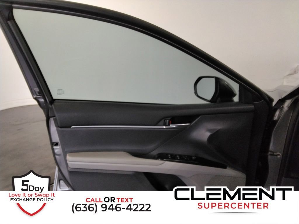 Used 2020 Toyota Camry LE image 21