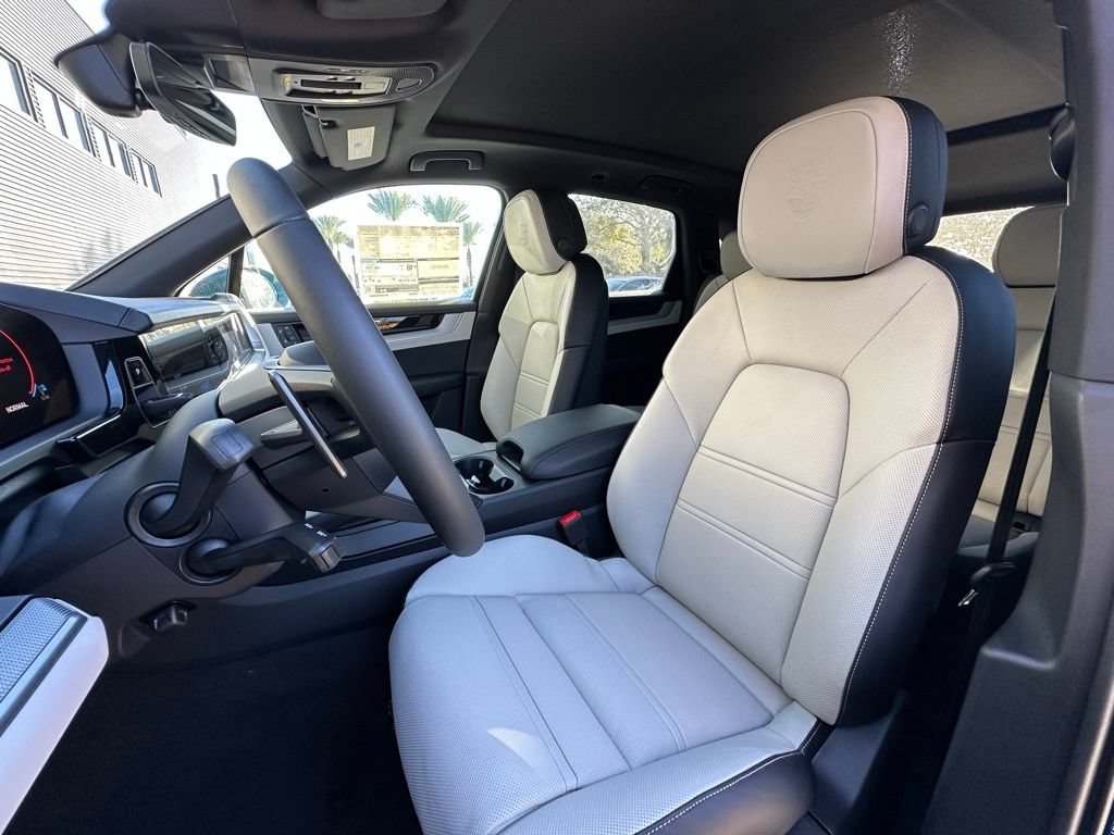 Used 2026 Porsche Cayenne S AWD/4WD image 5