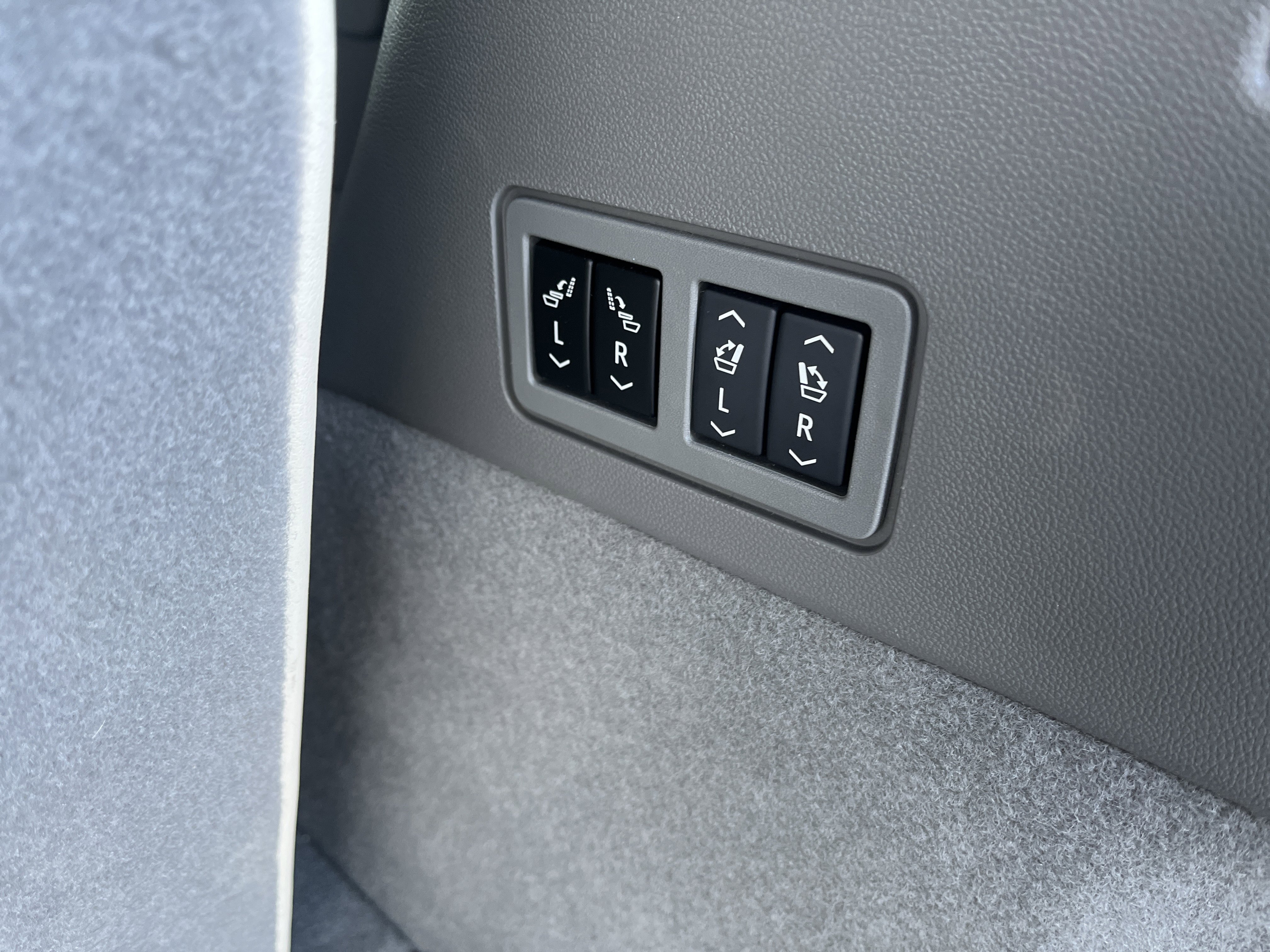 Used 2024 Cadillac XT6 Premium Luxury w/ Technology Package image 22