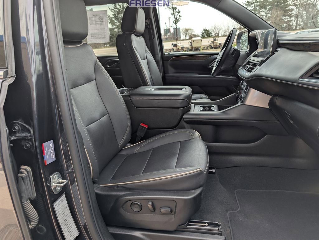 Used 2023 Chevrolet Suburban Premier image 18