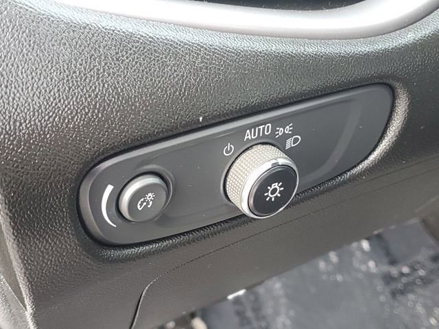 Used 2022 Chevrolet Malibu LT image 9