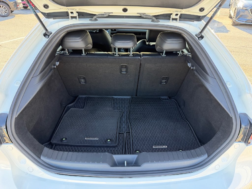 Used 2019 MAZDA MAZDA3 Hatchback w/ Preferred Package FWD image 17