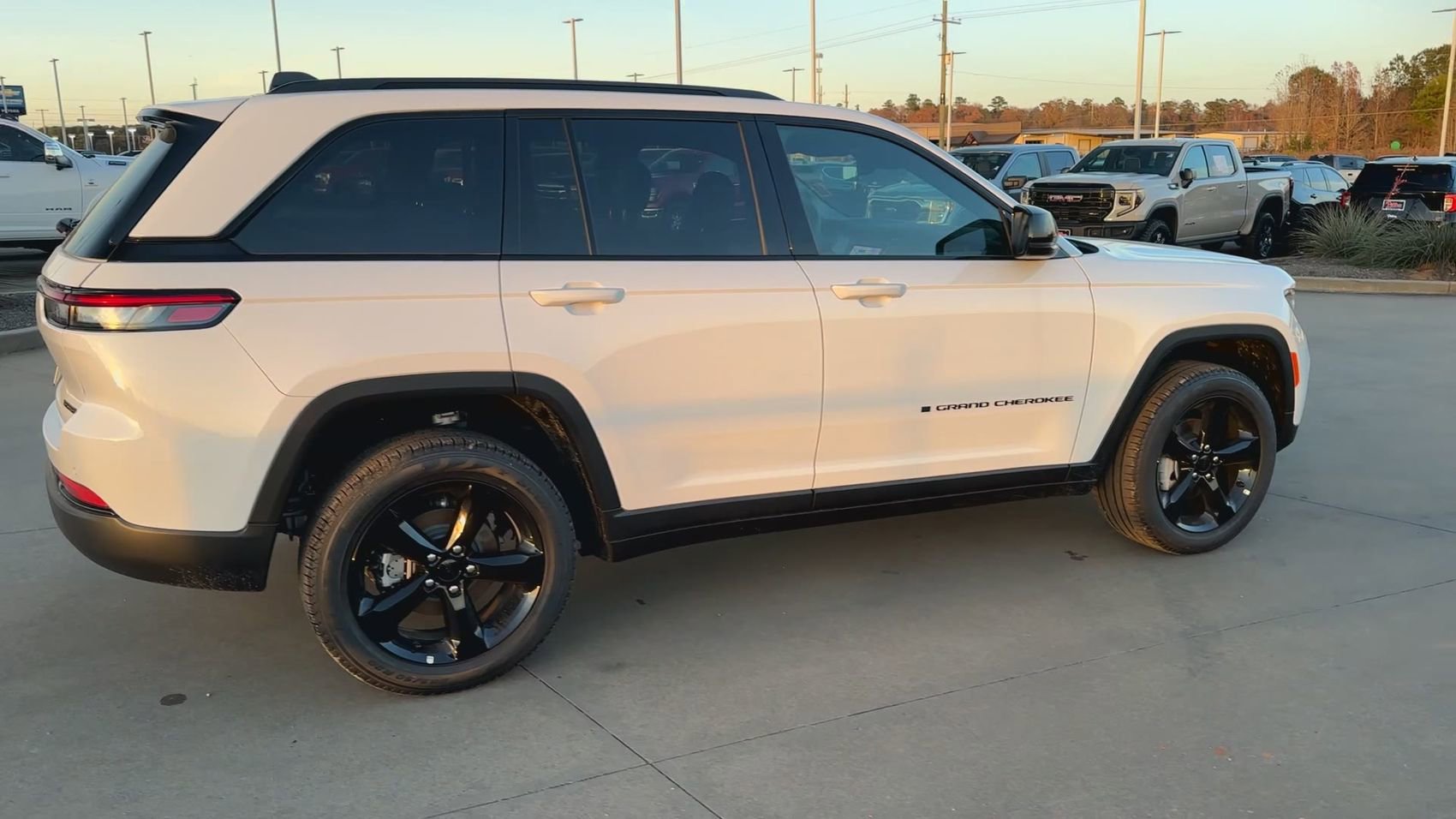 New 2025 Jeep Grand Cherokee Limited w/ Black Appearance Package RWD image 9