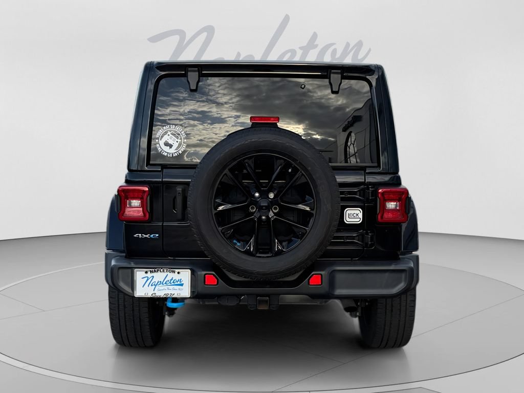 Used 2022 Jeep Wrangler Unlimited Sahara w/ Cold Weather Group AWD/4WD image 4