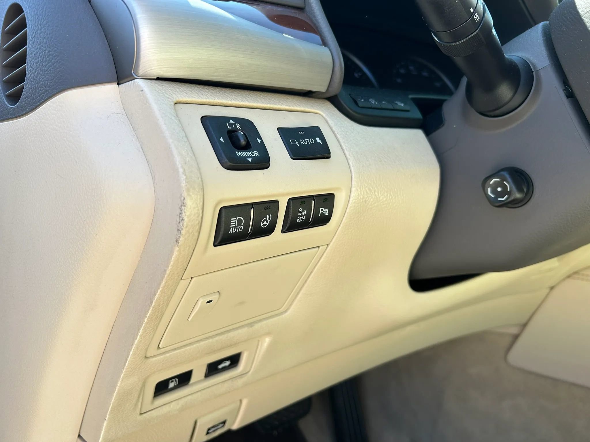Used 2013 Lexus LS 460 w/ Comfort Pkg RWD image 24