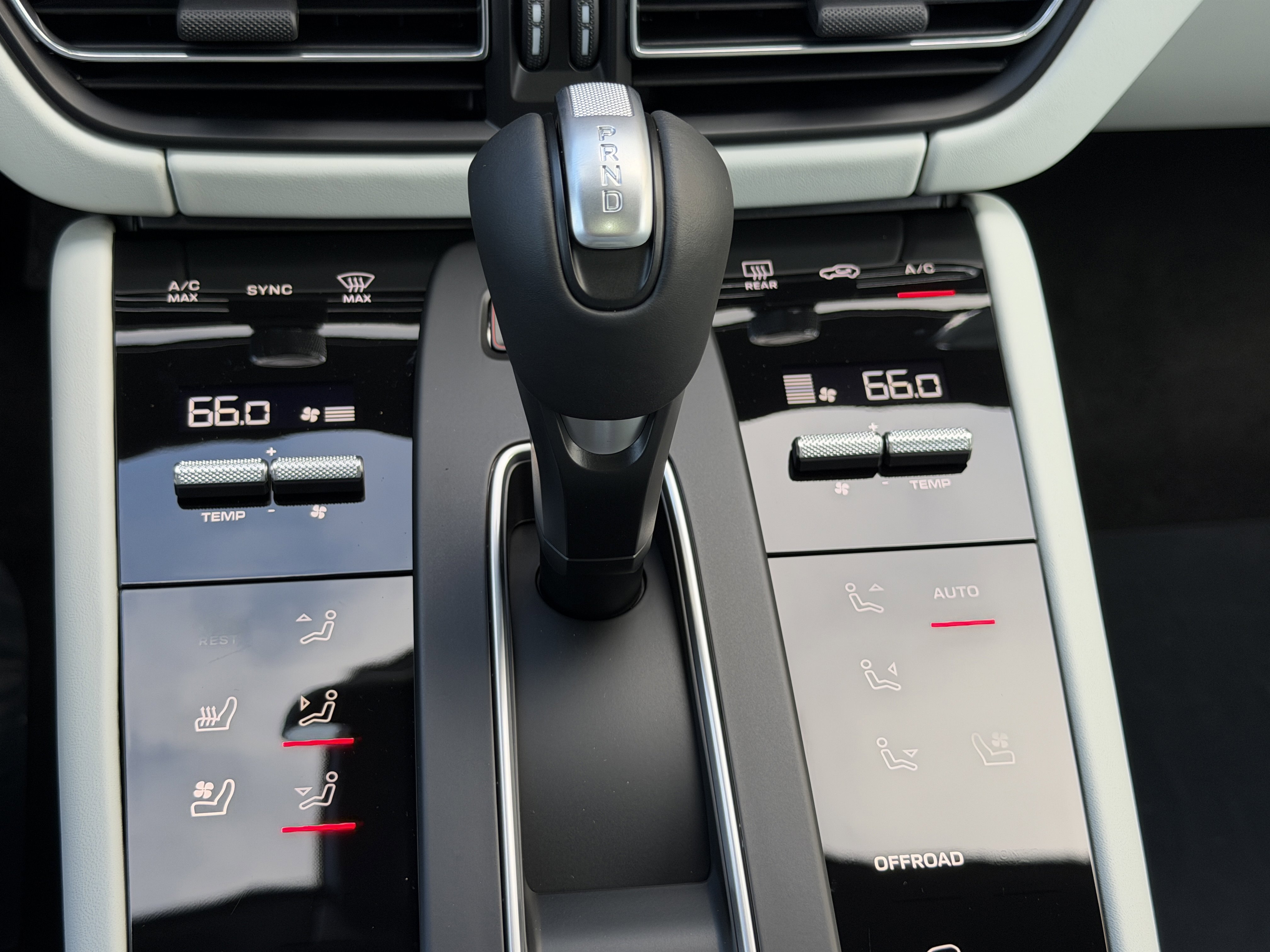 New 2026 Porsche Macan Turbo image 33