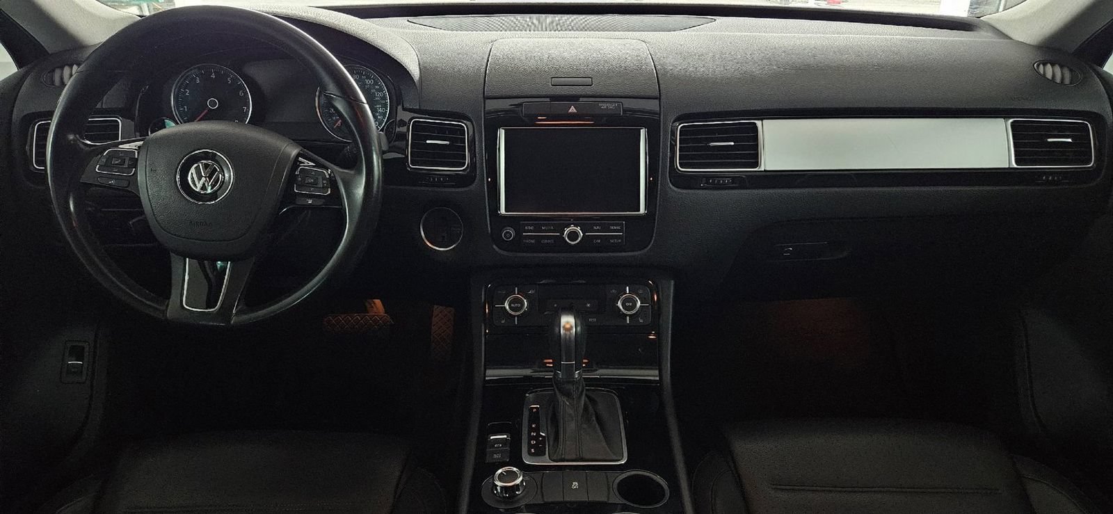 Used 2011 Volkswagen Touareg Sport AWD/4WD image 9
