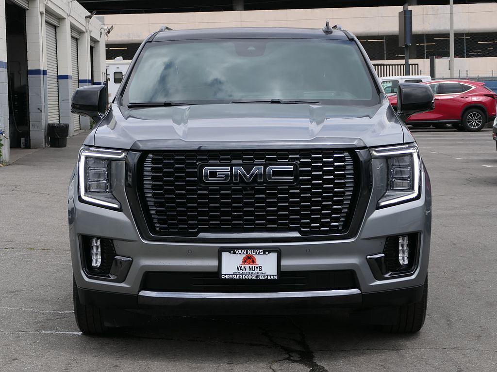 Used 2023 GMC Yukon Denali Ultimate AWD/4WD image 6