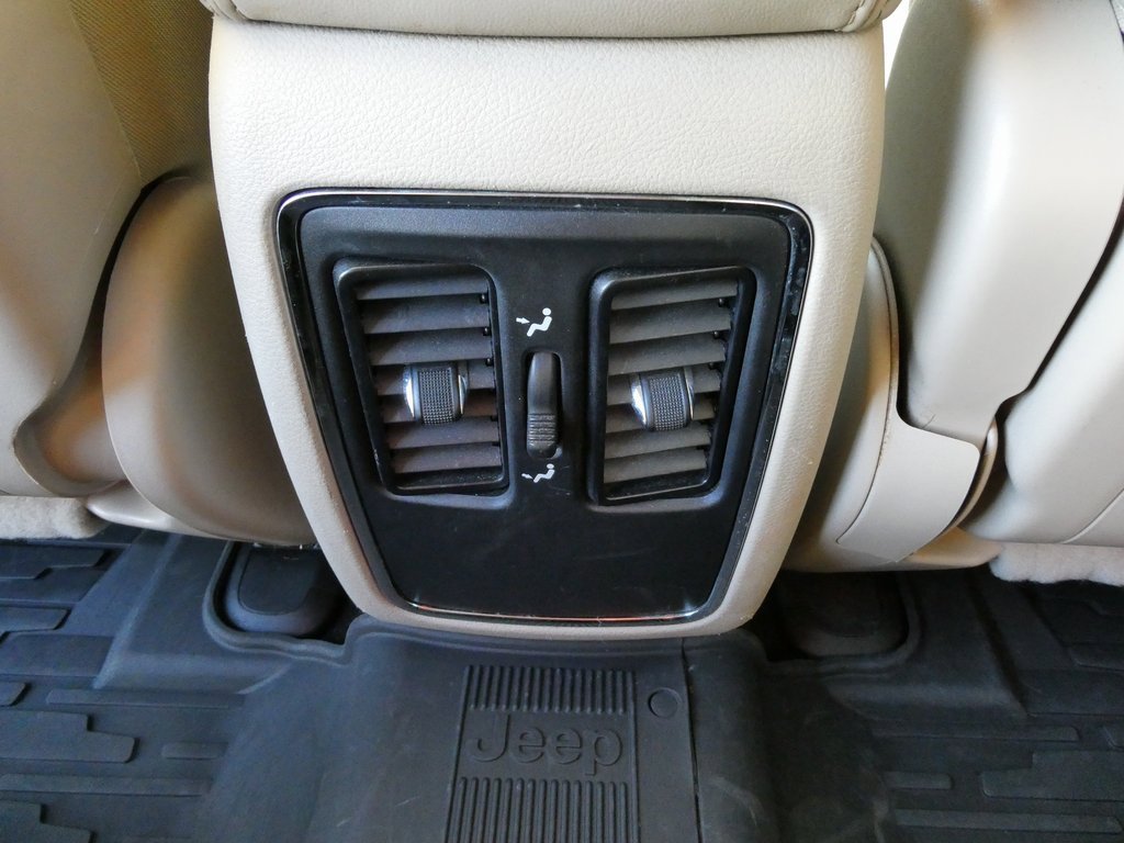 Used 2020 Jeep Grand Cherokee Laredo image 19