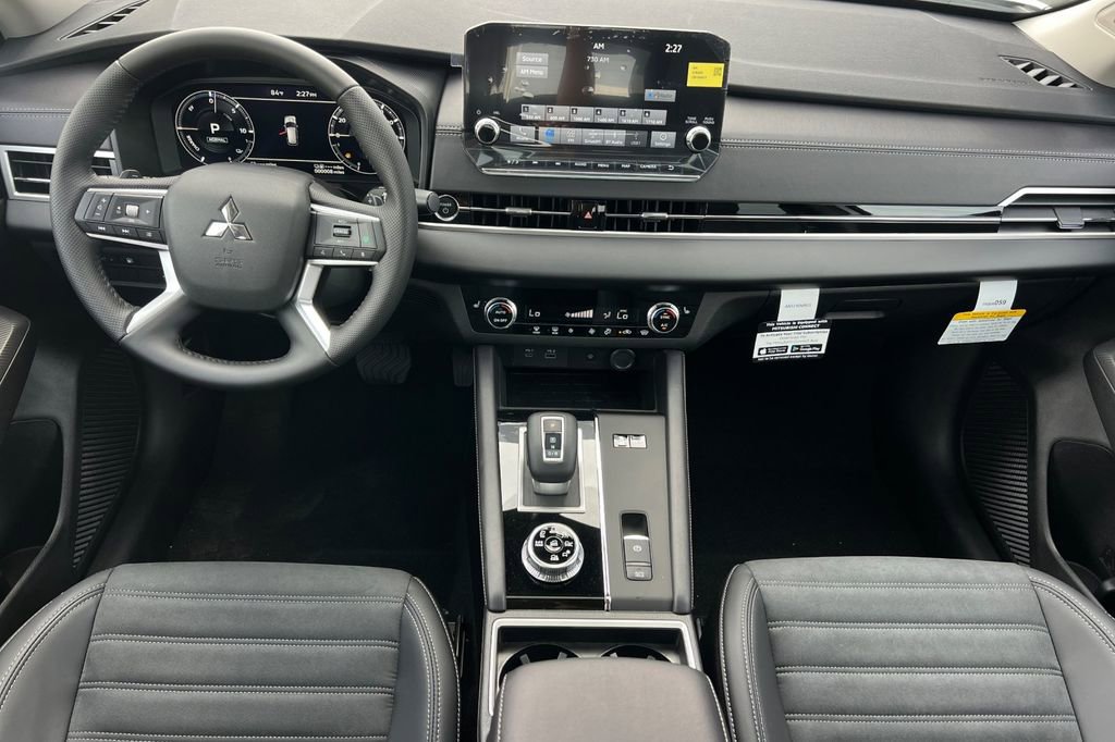 New 2025 Mitsubishi Outlander SE image 14