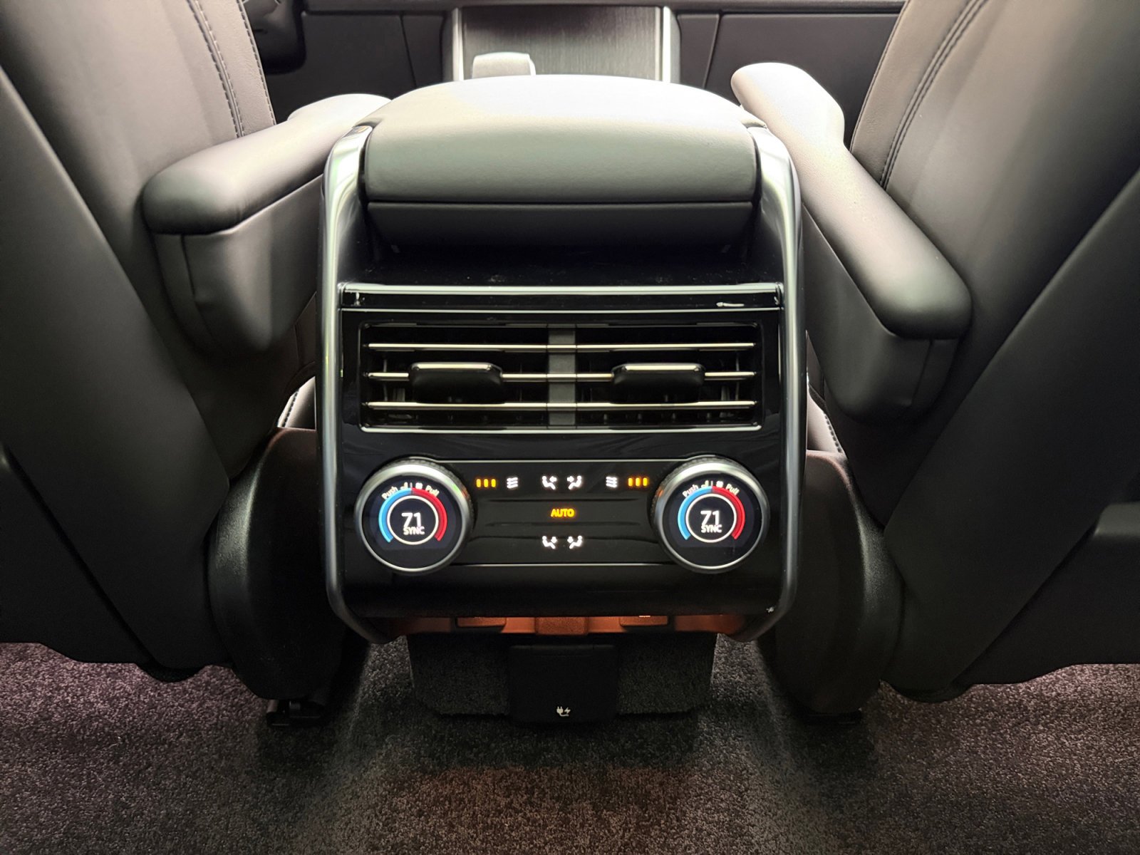 New 2026 Land Rover Range Rover SE AWD/4WD image 18