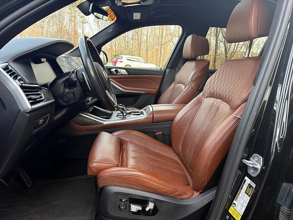 Used 2020 BMW X7 M50i image 11