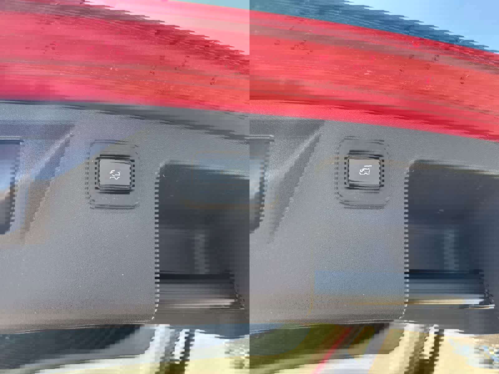 Used 2020 Land Rover Discovery Sport SE image 24