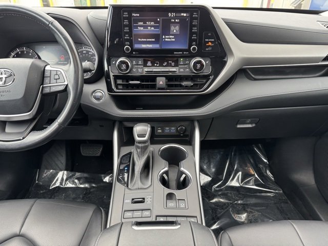 Certified 2022 Toyota Highlander XLE image 2