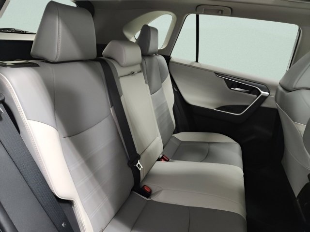 Used 2020 Toyota RAV4 Limited image 22