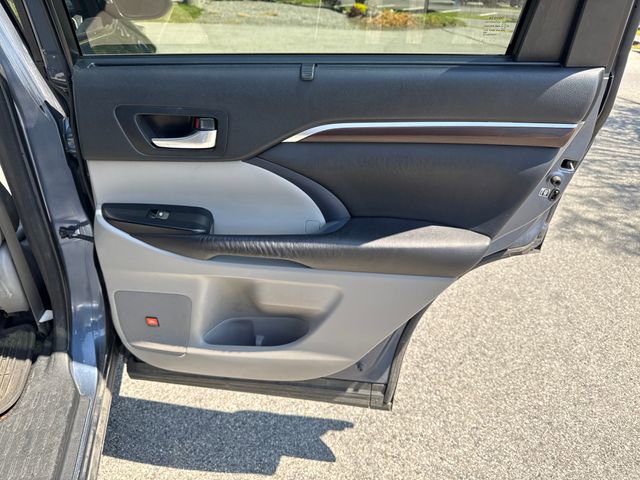 Used 2016 Toyota Highlander Limited AWD/4WD image 17