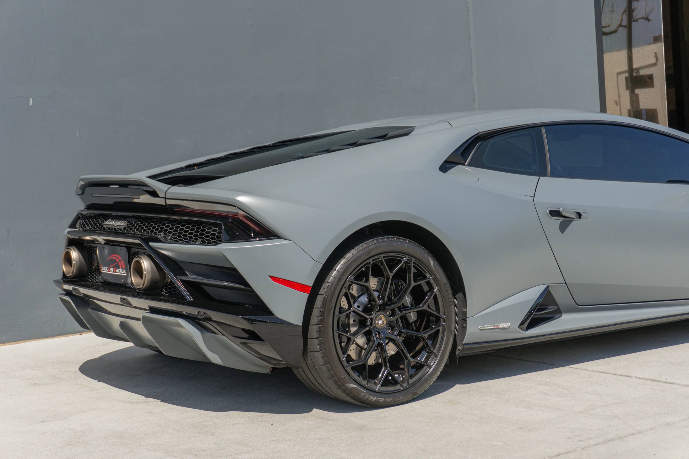 Used 2022 Lamborghini Huracan EVO RWD image 34