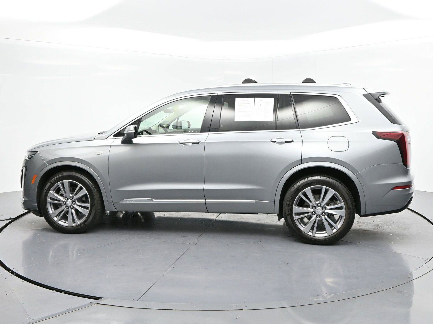 Certified 2025 Cadillac XT6 Premium Luxury w/ Technology Package FWD image 4