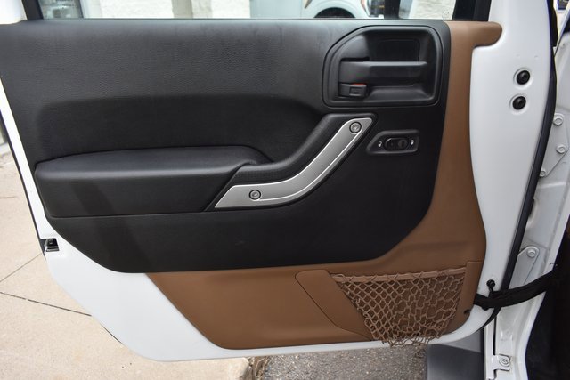 Used 2016 Jeep Wrangler Unlimited Sahara w/ Dual Top Group image 14