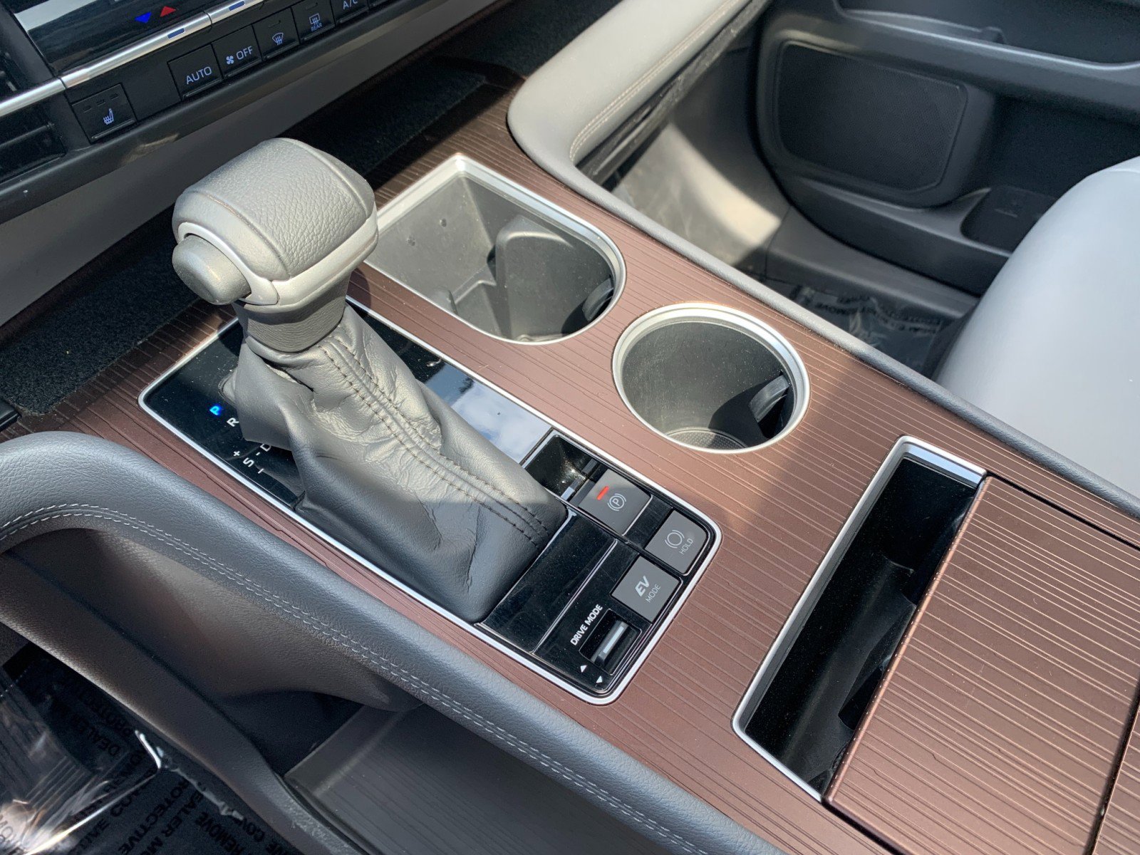 Used 2022 Toyota Sienna XLE AWD/4WD image 19