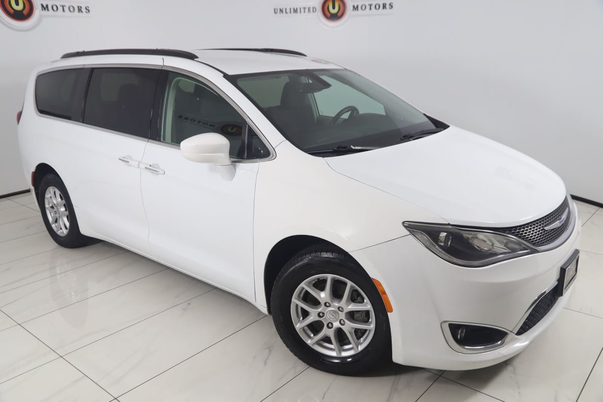 Used 2020 Chrysler Pacifica Touring FWD image 17