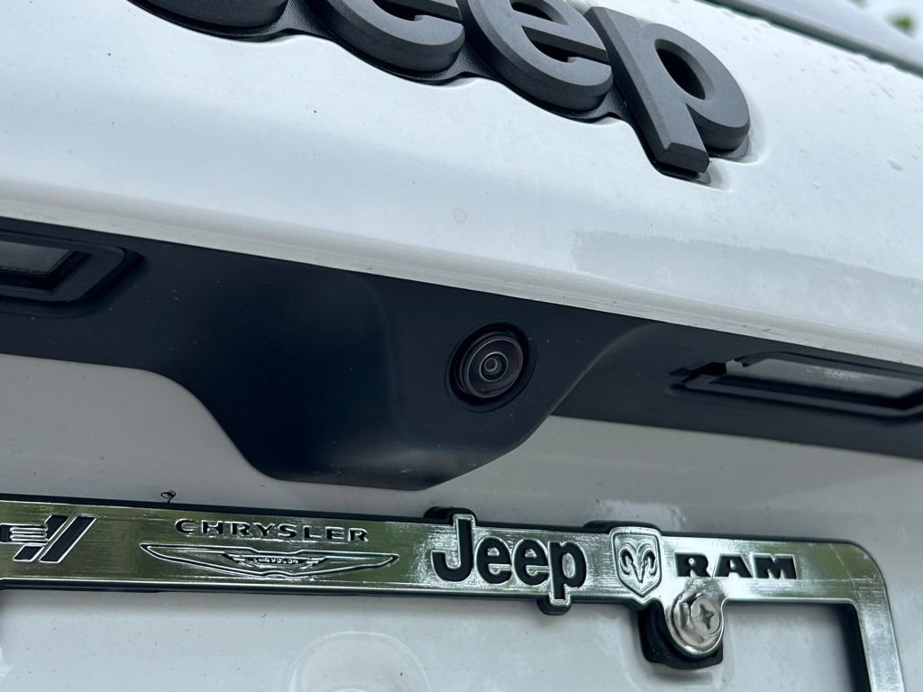 New 2025 Jeep Compass Latitude w/ Sun & Sound Group AWD/4WD image 30