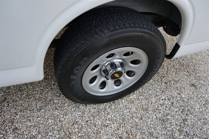 Used 2010 Chevrolet Express 1500 RWD image 34