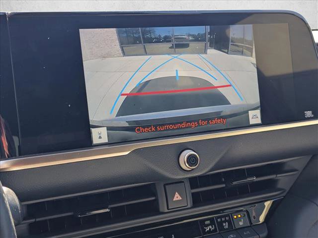 Used 2023 Toyota Crown Limited image 15