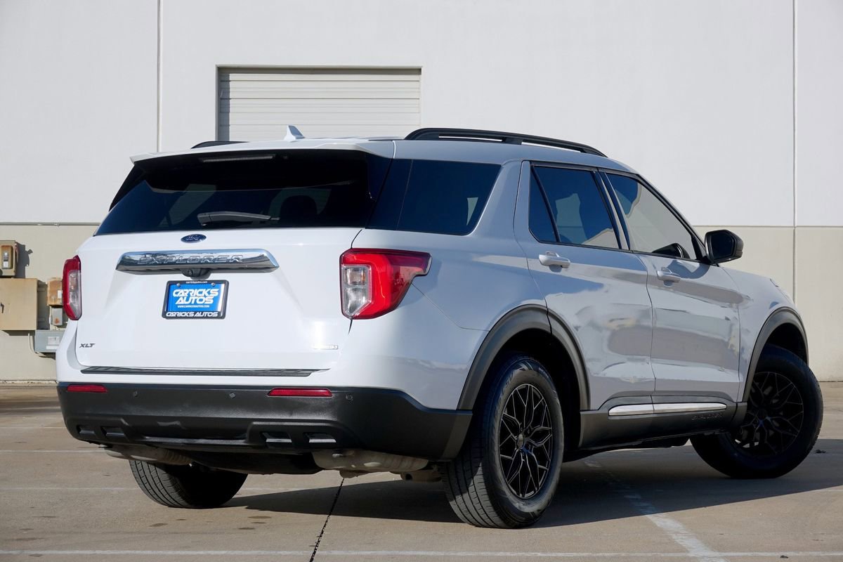 Used 2020 Ford Explorer XLT image 3