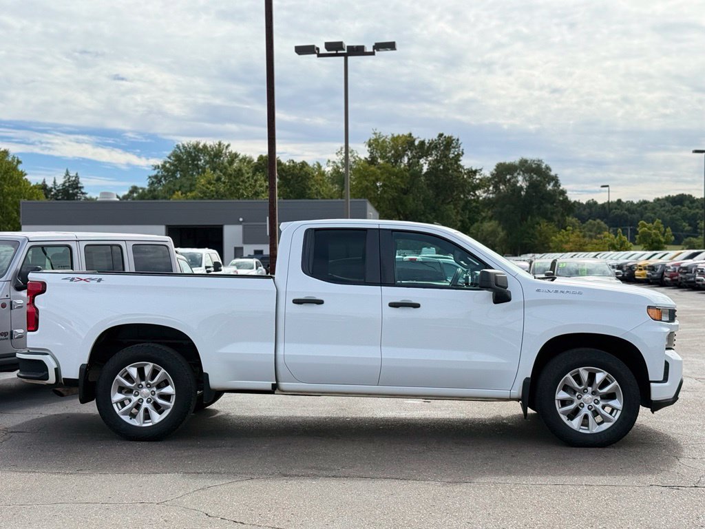 Used 2020 Chevrolet Silverado 1500 Custom w/ Custom Value Package AWD/4WD image 24