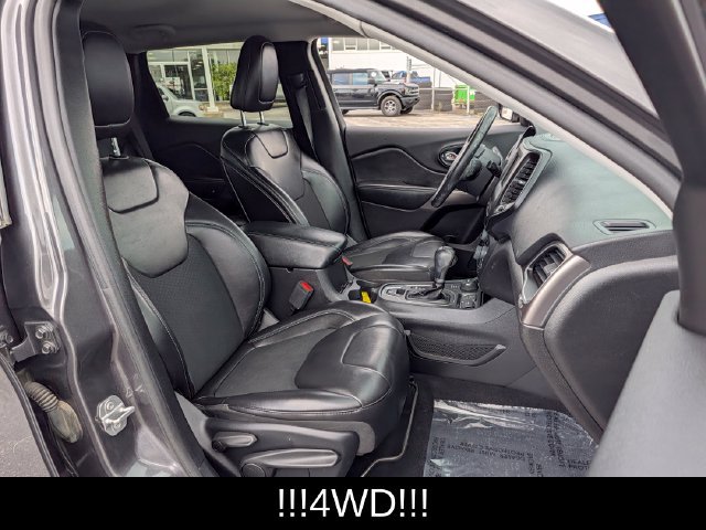 Used 2019 Jeep Cherokee Latitude Plus w/ Cold Weather Group AWD/4WD image 22
