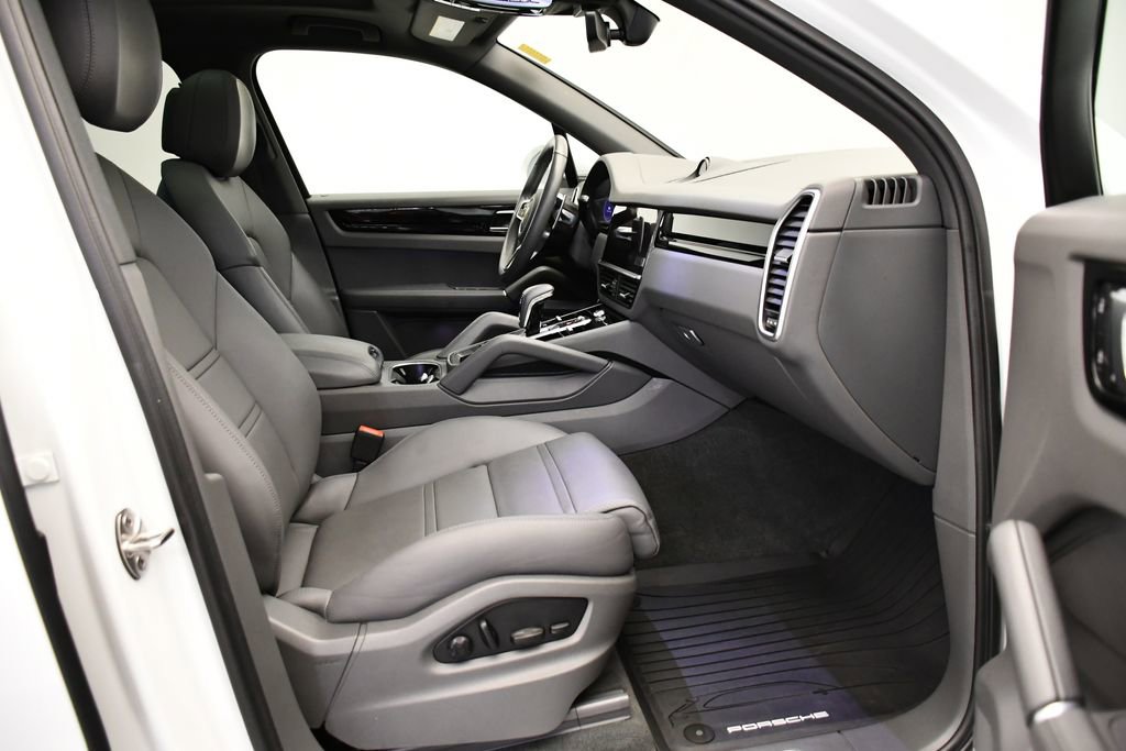 Used 2023 Porsche Cayenne image 50