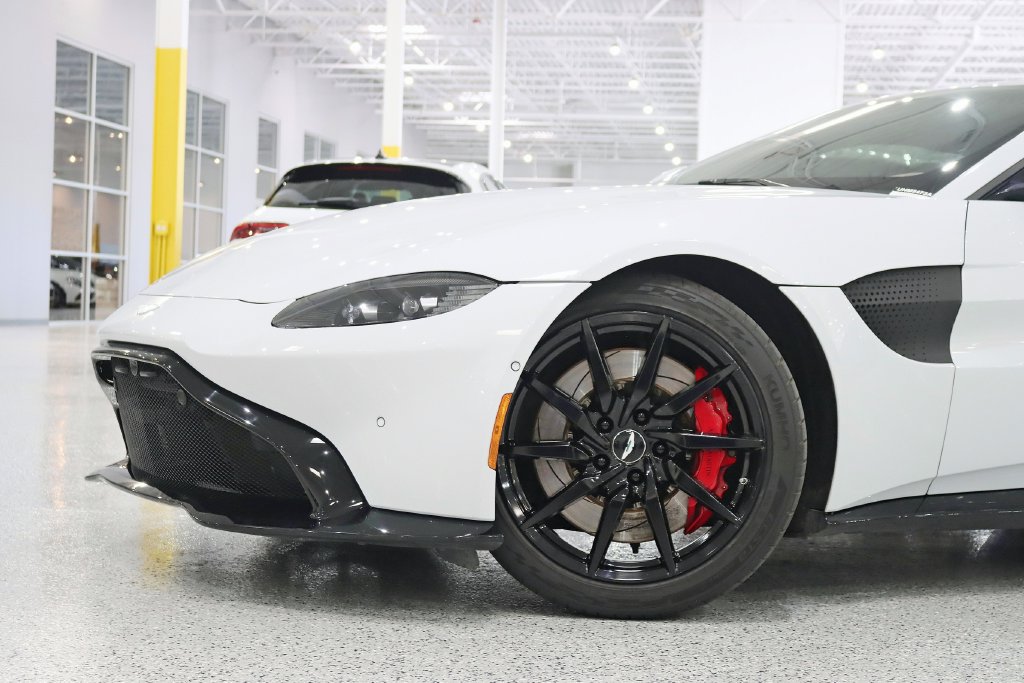 Used 2019 Aston Martin V8 Vantage Coupe RWD image 2