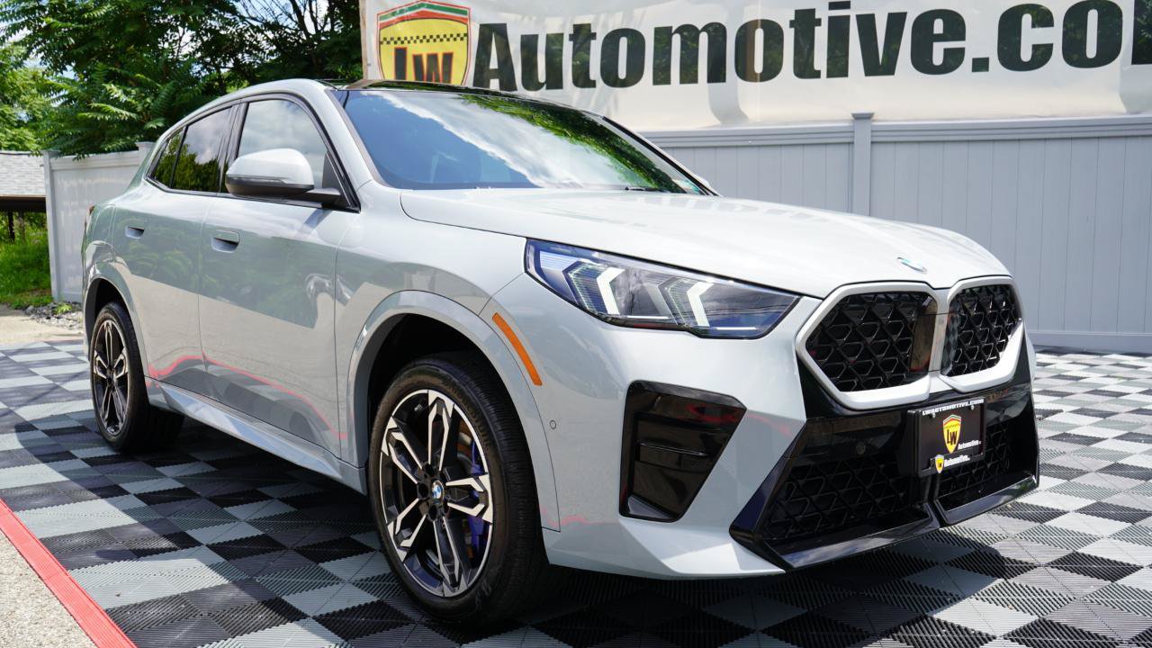 Used 2026 BMW X2 xDrive28i AWD/4WD image 2