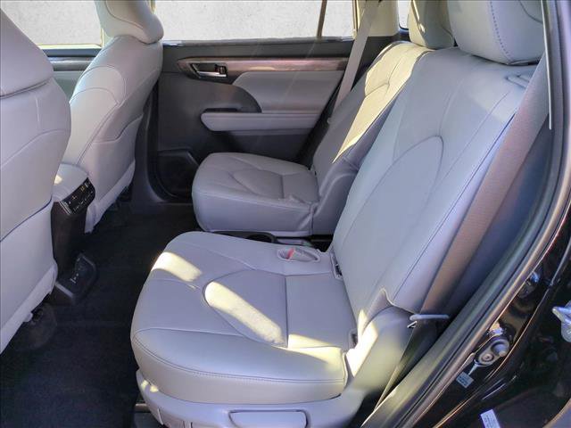 New 2026 Toyota Highlander Platinum image 15