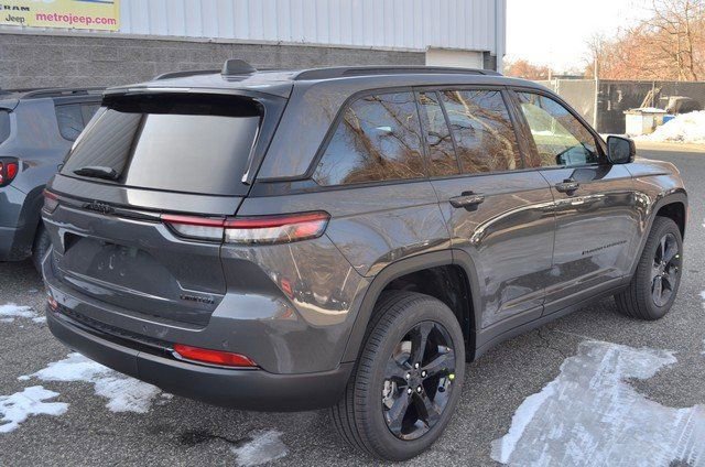 New 2025 Jeep Grand Cherokee Limited w/ Black Appearance Package image 7