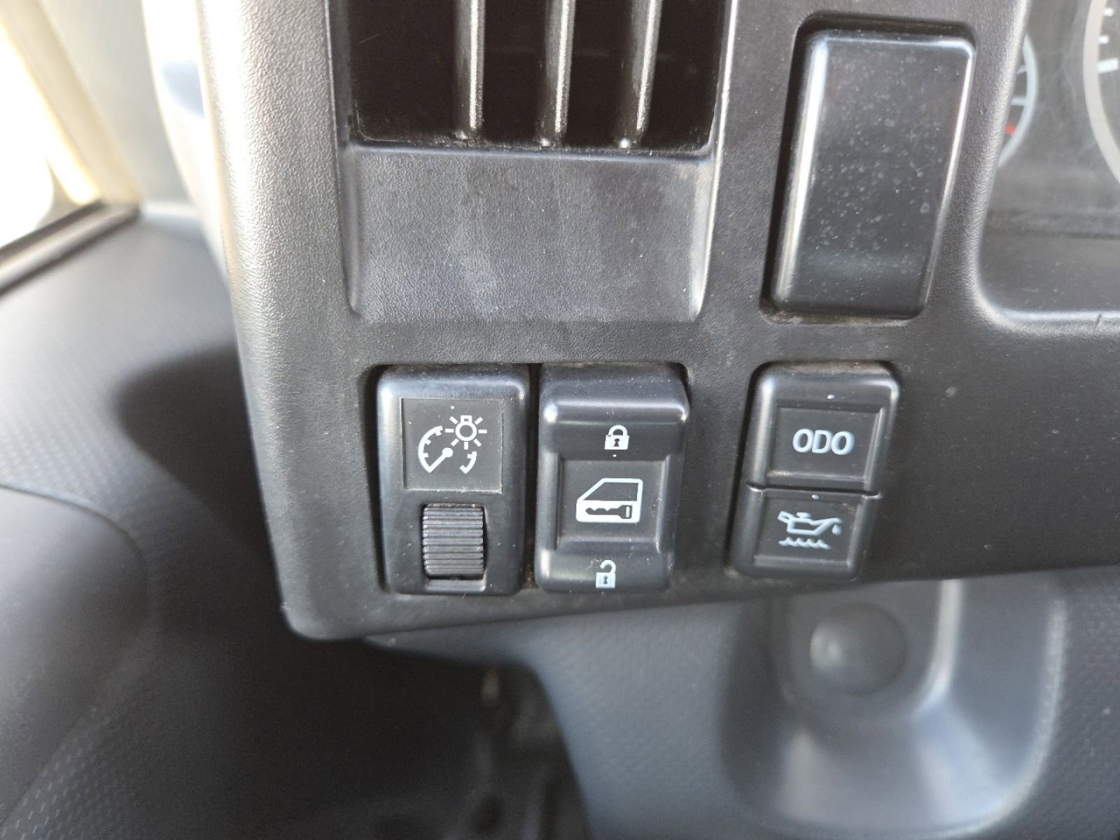 Used 2023 Isuzu NPR image 4