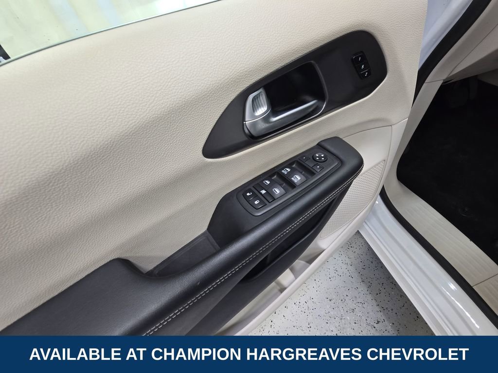 Used 2024 Chrysler Pacifica Touring-L FWD image 31