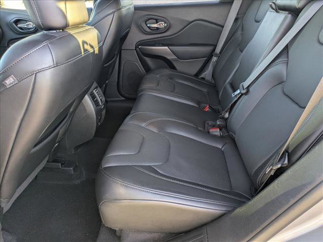 Used 2021 Jeep Cherokee Latitude Lux w/ Comfort/Convenience Group AWD/4WD image 18